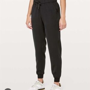 On the fly black joggers